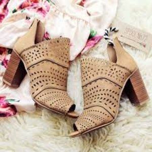 Arizona Lace Booties by Spool 72